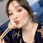 Mika Dela Cruz Instagram - GRABE KAYO!! @hodai_restaurant huhu sobrang solid ng celebration ng family tonight para sa birthday ni mommy!! 🥺💖🥳 this is perfect ngayong quarantine kung may family celebration po kayo, kahit hindi tayo makapasyal atleast we can enjoy high quality meat + lots of yummy side dishes at home ☺️ loved it!! 🤤 @hodai_restaurant