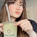 Mika Dela Cruz Instagram - yay thanks for sending me these @blacksugartea super sarap guyss! good thing they deliver 🥺💖🍃🍑🌩😍 napa-tiktok ako eh! 🙈👍🏻