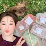 Mika Dela Cruz Instagram - my tummy is so happy & satisfied today thanks to @mrkoreamnl @ppl_perrylansigan 💖🥢😍 sinong nagsabi na di na kayo pwedeng magsamgyup night ngayong quarantine? they deliver guys, order na kayo 😉🚗 btw, for anyone wondering i’m wearing @prettysecretph lip & cheek tint in red 😘