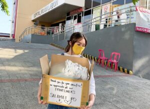Mika Dela Cruz Instagram - DAY 1 • hindi ko maexplain yung nararamdaman ko ngayon :( nakakataba ng puso na kahit sa maliit na paraan naproteksyunan ko sila.. these are face shields po for protection (PPE) ng ating amazing and selfless frontliners na araw araw nakikipagsapalaran para saatin. i just wanted to give back to them in my own little way... salamat po sa sakripisyo ninyo! we appreciate each & every one of you. ingatan niyo din po ang inyong mga sarili ha? konting tiis nalang, matatapos din po ito.. SALAMAT PO SAINYO ❤️🙏🏻😢 sa lahat po ng gustong tumulong pero hindi alam kung papaano.. marami pong paraan :) pwede po kayong magdonate online sa mga official organizations para dito o kaya naman direct sa mga hospitals na. if monetary, wag kayong malula or matakot. any amount will help naman po. kahit 20pesos or 50pesos man yan may matutulungan ho kayo. pwede din po kayong mag DIY ng mga PPE or food packages para sa mga frontliners at sa mga nangangailangan. kung hindi naman po hot meals ang maipprepare kahit relief goods po ay makakatulong lalo na sa mga pamilya na walang wala talagang pambili kahit pagkain. 
kung talagang wala din pong maibibigay :)
wag po magalala.. kahit simpleng pagsspread ng awareness.. kahit simpleng words of encouragement sa mga taong hindi maganda ang kalagayan at natatakot ngayon.. kahit konting pagintindi at pagaalala po po sa ating frontliners.. kahit maisama lang natin sila sa prayers natin araw araw... may nagagawa na po tayo 🤗 #loveinthetimeofcorona