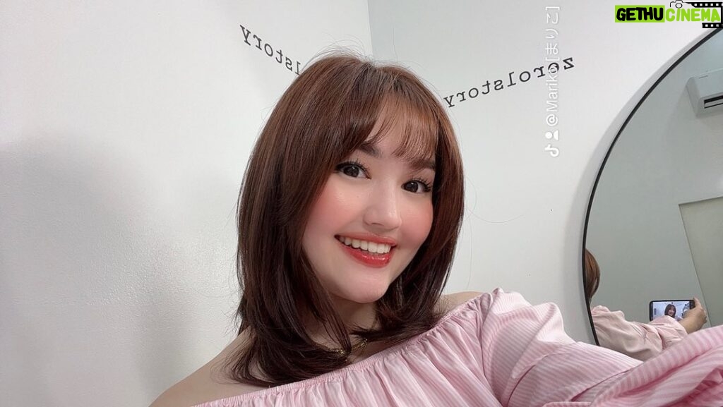 Mika Dela Cruz Instagram - slightly a red head girly 🍓🫶🏻 always love being at @zero1story_ 🫧✂️ everytime I leave the salon I am refreshed & my confidence is boosted 🥹 btw, see u i will be livestreaming later on my tiktok account @mikadlacruzz 7pm ✨🥳