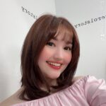 Mika Dela Cruz Instagram - slightly a red head girly 🍓🫶🏻 always love being at @zero1story_ 🫧✂️ everytime I leave the salon I am refreshed & my confidence is boosted 🥹 btw, see u i will be livestreaming later on my tiktok account @mikadlacruzz 7pm ✨🥳