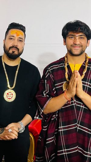Mika Singh Instagram - Had a wonderful and peaceful time with the great Bababa  @acharyadhirendrakrishnashastri Thank you so much for inviting me to attend such a  good cause and for giving me your precious time..
.
.
.
.
.
.
.
.
.
.
.
.
#bhageshwardham #mikasingh #mikasinghlive ..