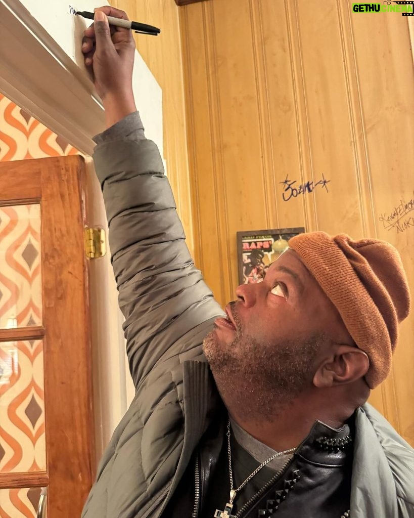Mike Epps Instagram - Oh look we had STL finest at granny house signing the wall @lavellsthacomic #famouswall 317