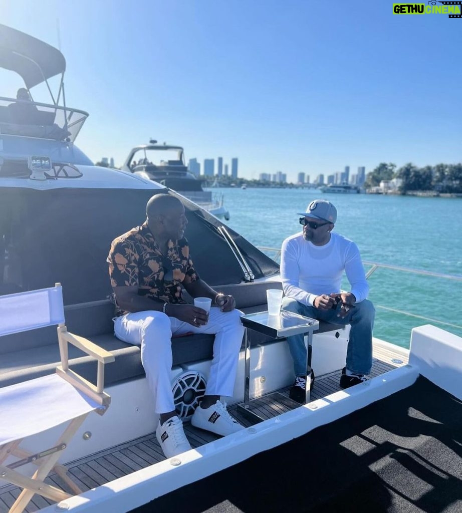Mike Epps Instagram - Shout out to @millionairemoneymoves for having on his new show “wealth on the water “ we talked about great business opportunities buying back the block