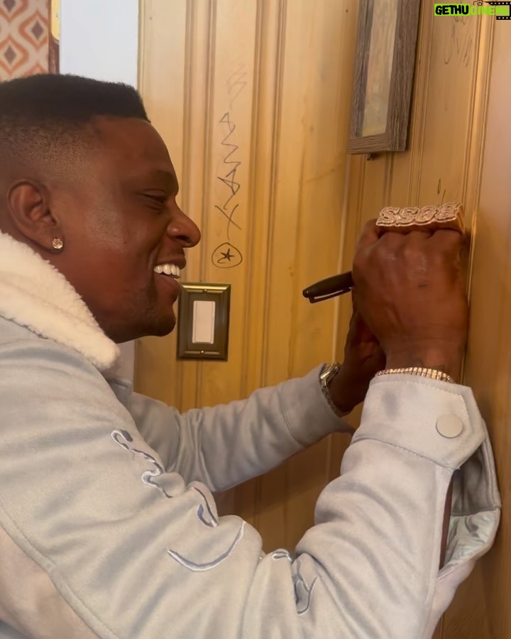 Mike Epps Instagram - Lil boosie was at granny house signing the wall this house is getting more and more famous #50yearsofhiphop > swip #317