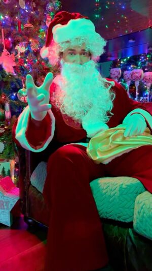 Mike O'Hearn Instagram - 🎅🏻 BABY DON’T HURT ME 🎁 HULK SMASH 

Merry Christmas 🎄 
 
#hulksmahs 

@titanmedical