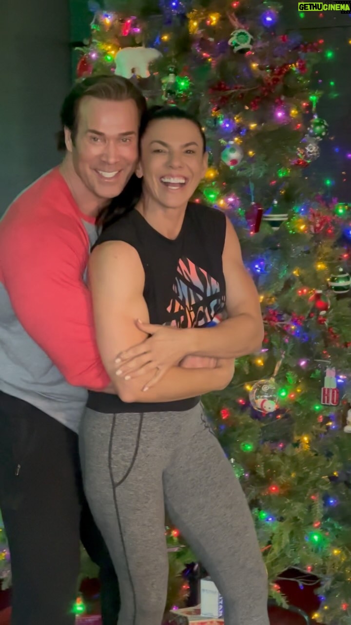 Mike O'Hearn Instagram - @titanmedical is the best gift π this Christmas Give the gift π that continues to give all year long β¦. β Health β β€οΈβοΈπΊ Tell @titanmedical that the Titan sent you Team TITAN Medical π #Family Titan Crew