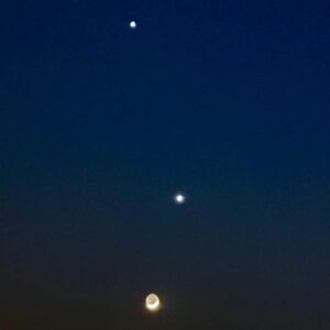 Mike Rowe Instagram - The #moon #jupiter and #venus

Hanging out over Sausalito.

Makes me hope another season of How the Universe Works is on the horizon...