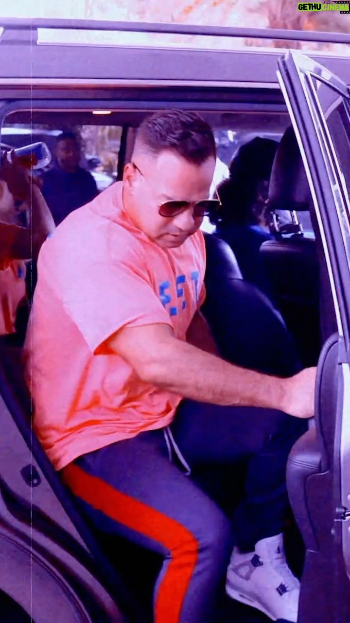 Mike Sorrentino Instagram - Let’s get this vacation started! 🎉 Don’t miss tonight’s all-new #JSFamilyVacation at 8p on @mtv!