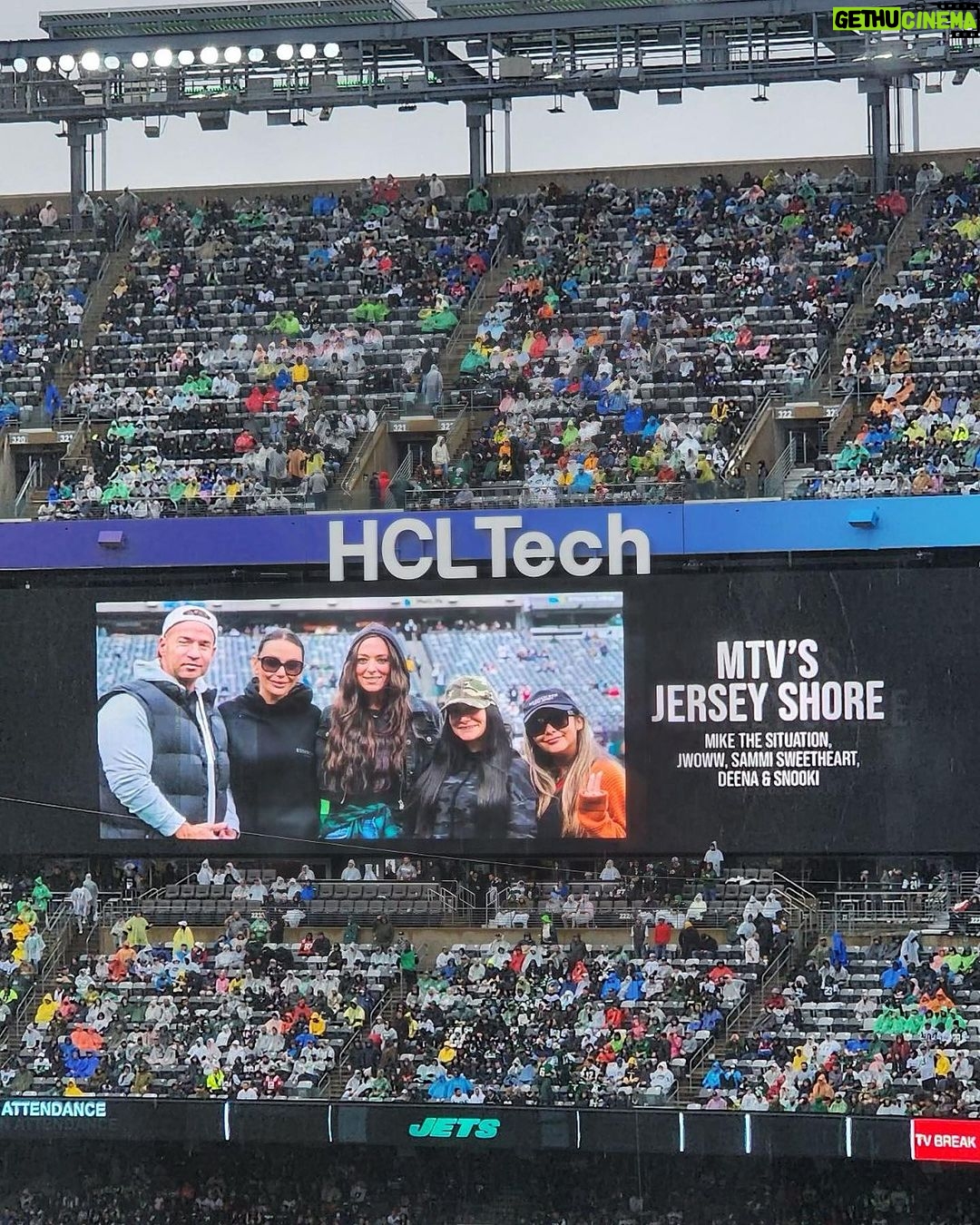 Mike Sorrentino Instagram - Jersey vibes at the Jets game 💥 Jet's Stadium MetLife