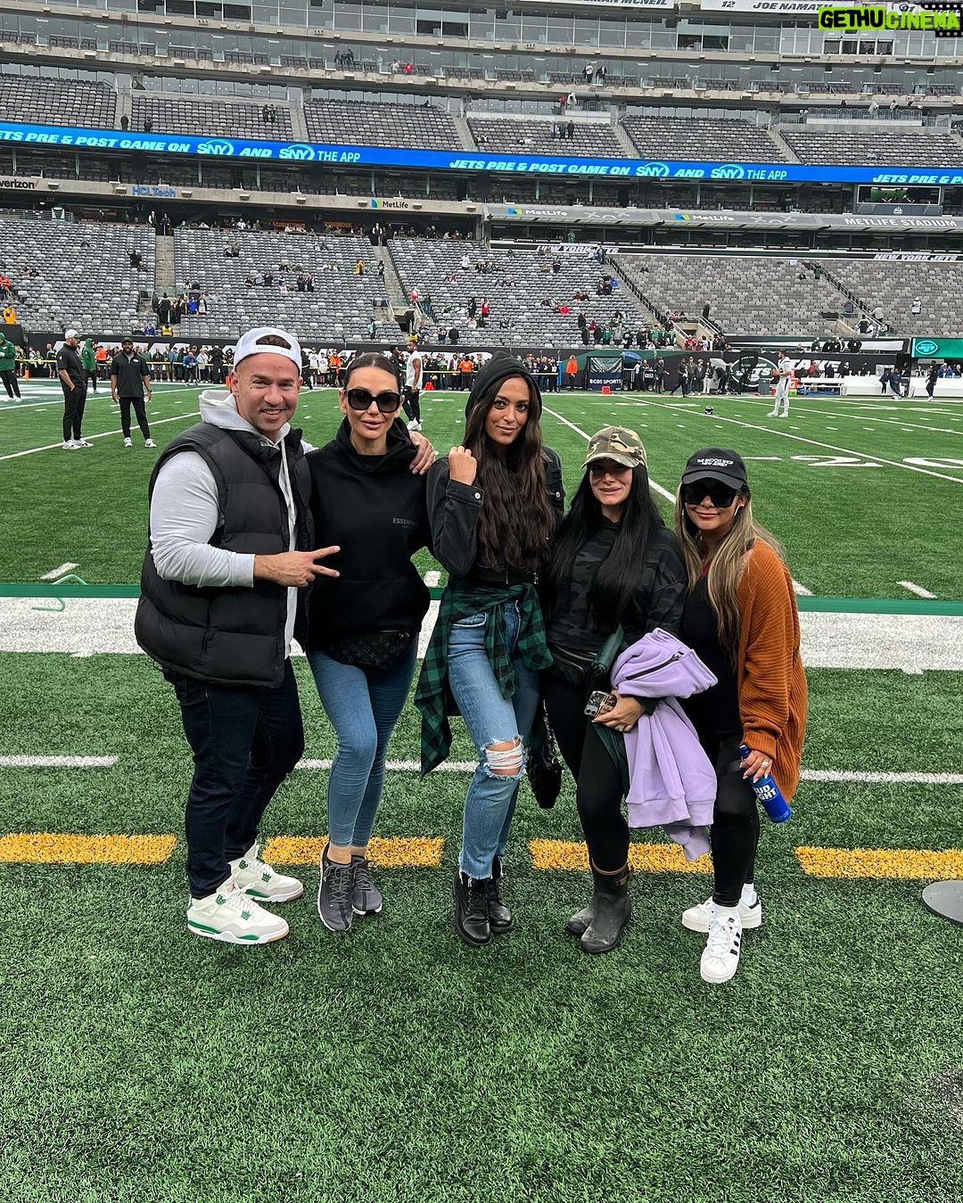 Mike Sorrentino Instagram - Jersey vibes at the Jets game 💥 Jet's Stadium MetLife