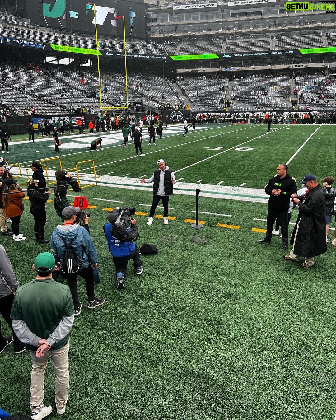 Mike Sorrentino Instagram - Jersey vibes at the Jets game 💥 Jet's Stadium MetLife