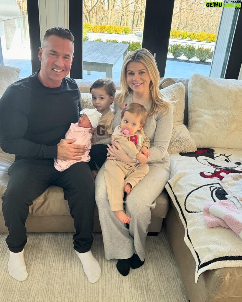 Mike Sorrentino Instagram - FIRST FAMILY PHOTO 📸 🥹 SITUATION FAMILY of 5 🇮🇹 I still remember the days I prayed for what I have now 🙏🏼