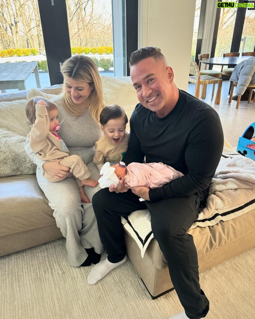 Mike Sorrentino Instagram - FIRST FAMILY PHOTO 📸 🥹 SITUATION FAMILY of 5 🇮🇹 I still remember the days I prayed for what I have now 🙏🏼