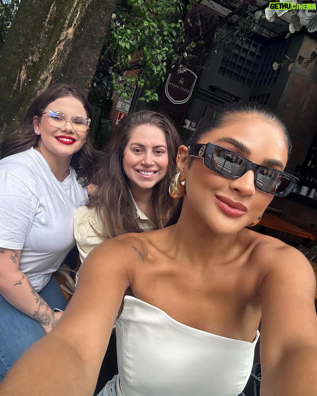 Mileide Mihaile Instagram - Dump de ontem! 📍 Selfie na nave nova Look do dia Entradinhas delĂcia Local no bairro Itaim que adora nĂŁo sĂł pra comer, mas para bons drinks final da tarde com uma turma bem ANIMADA e que topa um pĂłs … Selfie com uma dupla implacável