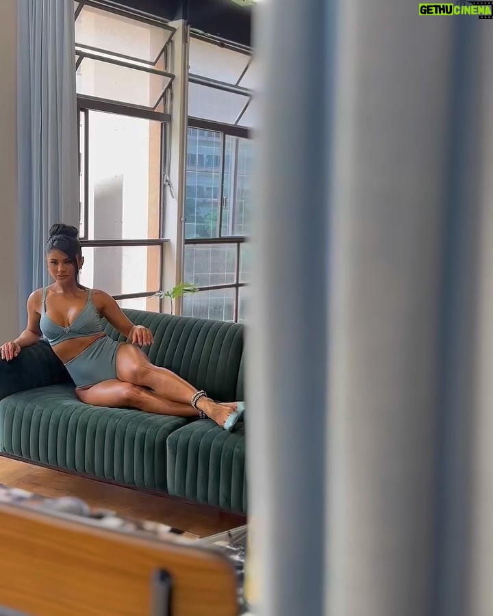 Mileide Mihaile Instagram - Iniciando o mês das mulheres com esse tom que eu estou simplesmente apaixonada! Nosso mês merece uma peça fina paixão! Mimi-se ou presenteie quem você ama. Eu ameeei esse tom, e vocês? Ahhh, deixei um mimo especial para vocês nos stories! @finapaixaooficial 🩵