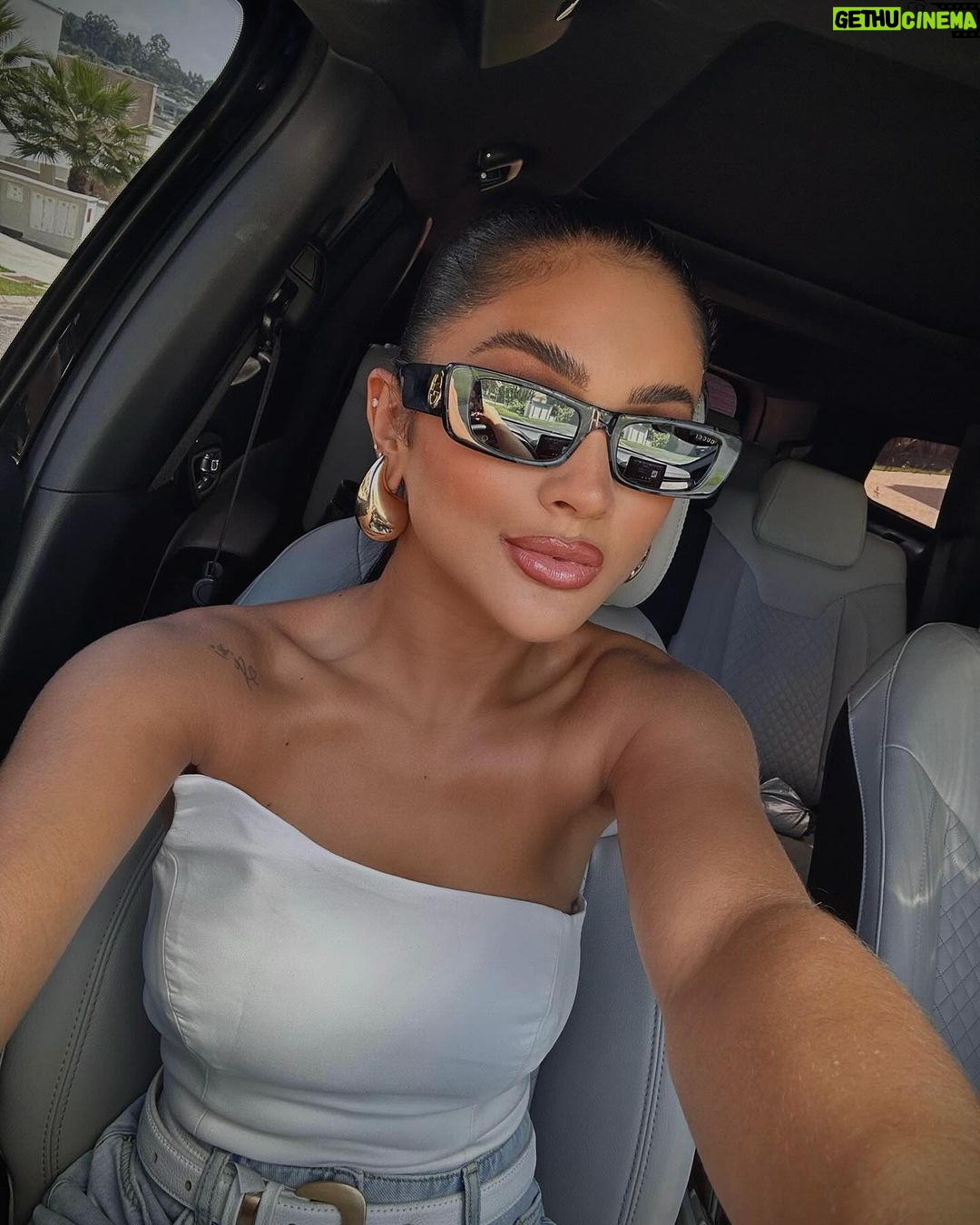 Mileide Mihaile Instagram - Dump de ontem! 📍 Selfie na nave nova Look do dia Entradinhas delícia Local no bairro Itaim que adora não só pra comer, mas para bons drinks final da tarde com uma turma bem ANIMADA e que topa um pós … Selfie com uma dupla implacável