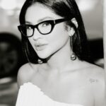 Mileide Mihaile Instagram - Look de hoje, bem feliz aqui nesse feed para vocês. E estes óculos da @ysl pela @goeyewear, alguém aí também acha charmoso e sexy assim como eu? 🖤 Look @abappur Click @brunocbarreto