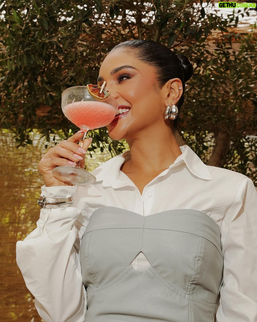 Mileide Mihaile Instagram - Sim meus amores, voltei! Já podem me chamar para um drink. 🍸