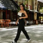 Mileide Mihaile Instagram - Look de hoje, bem feliz aqui nesse feed para vocês. E estes óculos da @ysl pela @goeyewear, alguém aí também acha charmoso e sexy assim como eu? 🖤 Look @abappur Click @brunocbarreto