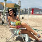 Mileide Mihaile Instagram - Photo dump diretamente do Rildly, com direito a uma praia e visita na cidade do samba! 😍 Hoje, no coração da cidade do samba, tirei as medidas para a minha fantasia de 1° musa dessa escola que eu amo fazer parte. As emoções estão à flor da pele, e eu já estou me preparando para brilhar como nunca no #CarnavalDaMileide ❤️💚 @granderio Rio de Janeiro, Rio de Janeiro