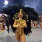 Mileide Mihaile Instagram - Esse momento terá que ficar registrado no feed, assim como ficou em minha memória! Que honra estar à frente da minha amada, @ritmofortebateria, em mais um ano! ❤️ #CarnavalDaMileide Reprodução: Tv Globo/ Globo Play São Paulo, Brazil