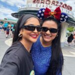 Mileide Mihaile Instagram - Dump 3/8 no Parque que tem todo o meu coração! 🐭🤠 1 - Foto clássica em frente ao elevador do terror (essa atração é quase parada obrigatória). 2 - Tentando um clique ousado. 3 - Consegui depois de sei lá quantos saltos. 4 - Muitos papos cabeças e declarações de amor com meu filho que está do meu tamanho, socorro. 5 - O mais esperado e amado da Disneylândia. 6 - Yhudy, colecionador de selfies de cria (nomenclatura que não sai do seu vocabulário nessa fase). 7 - Pluto sendo gaiato, nem acreditei. 8 - Selfie após a gaiatice com o mais simpático do almoço. 9 - Minha amiga, irmã e parceira de vida. 10 - Uma nativa passeando por aí. Walt Disney World's Hollywood Studio Park