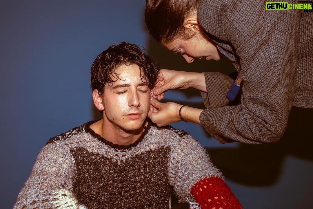 Milo Manheim - 283.5K Likes - wuz hungry
@oureramag !
Photo:Ā @digitalsmeg
Photo assist: @anthony_dal production:Ā @ilovelucyivey
Mens Grooming:Ā @facesbydanii
Wardrobe:Ā @alex_bullock
Studio:Ā @blondeandconyc