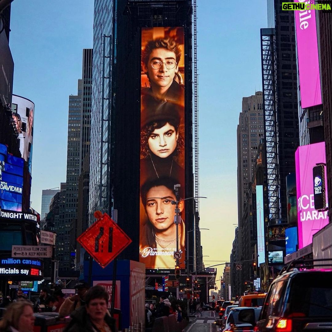 Milo Manheim Instagram - Proud of my school spirits family 🤍 Times Square, New York City