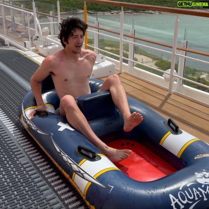 Milo Manheim Instagram - YOOO THE @disneycruiseline KNOWS WHATS UP!! Thank you Mickey and Minnie, for supplying an unforgettable adventure!!