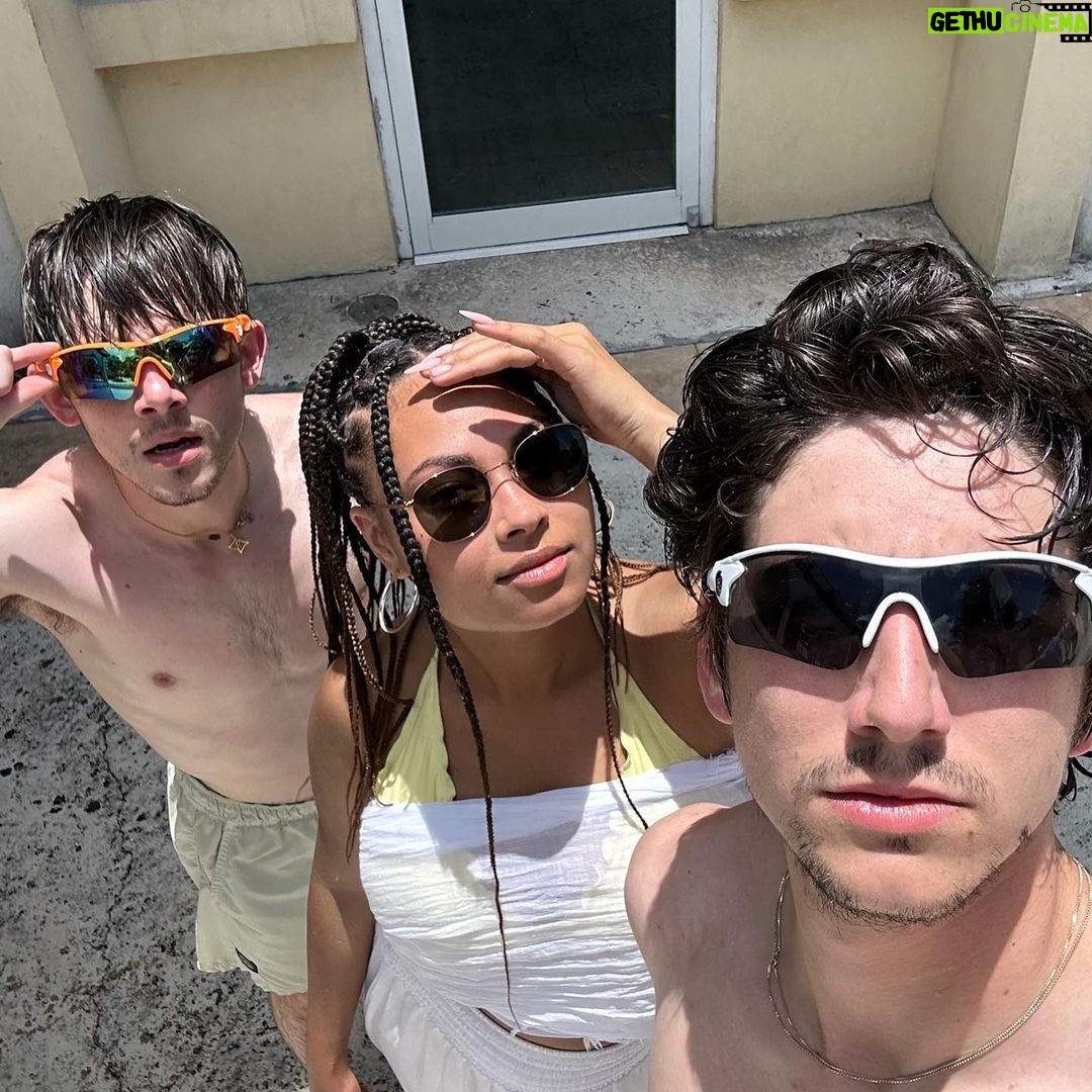 Milo Manheim Instagram - YOOO THE @disneycruiseline KNOWS WHATS UP!! Thank you Mickey and Minnie, for supplying an unforgettable adventure!!