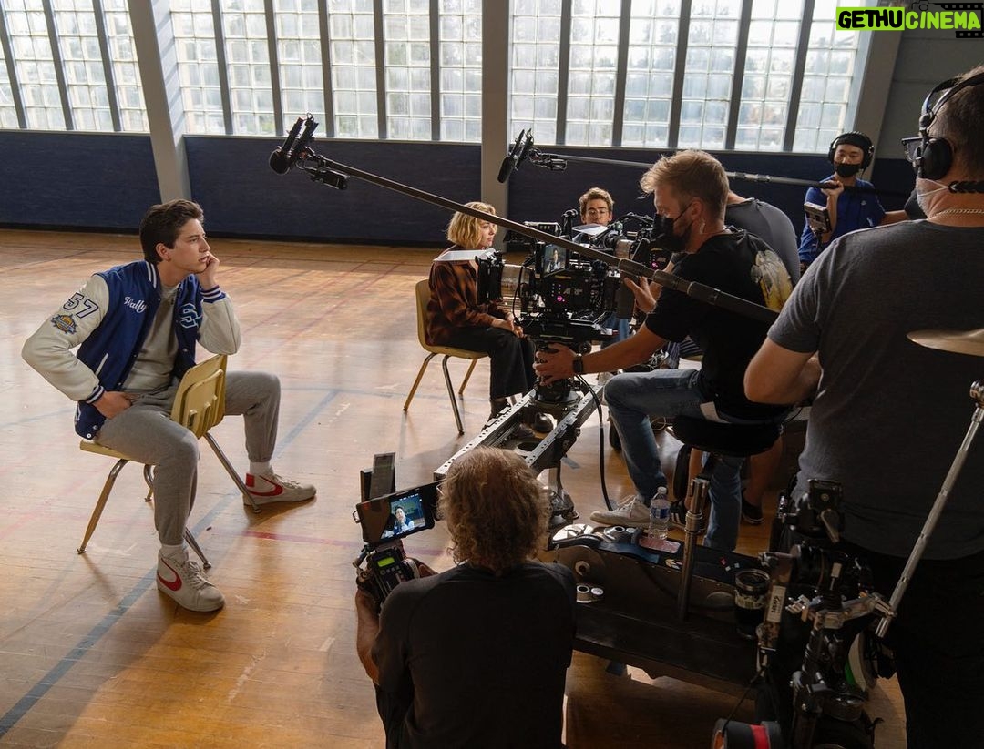 Milo Manheim Instagram - Cheers to school spirits🥂so many amazing memories shooting this show! @trinrage & @n.trinrud thank you for letting me be your Wally! And thank you @shoarmie for directing such a beautiful finale!