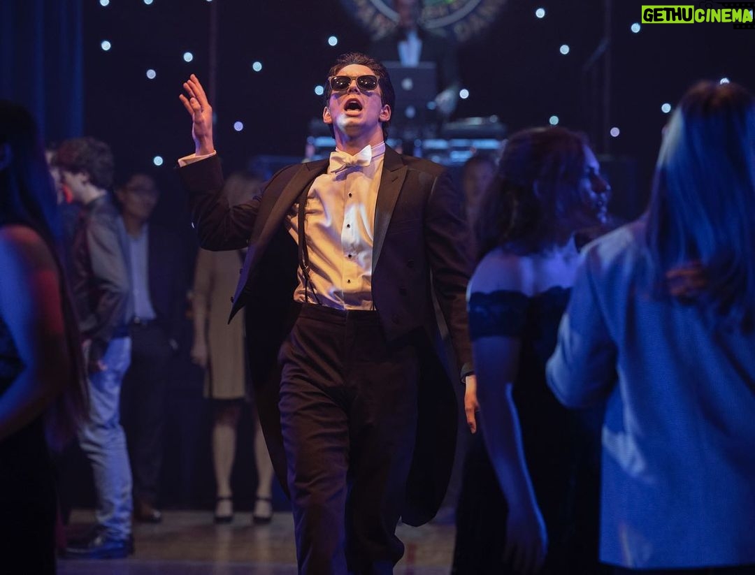 Milo Manheim Instagram - Cheers to school spirits🥂so many amazing memories shooting this show! @trinrage & @n.trinrud thank you for letting me be your Wally! And thank you @shoarmie for directing such a beautiful finale!