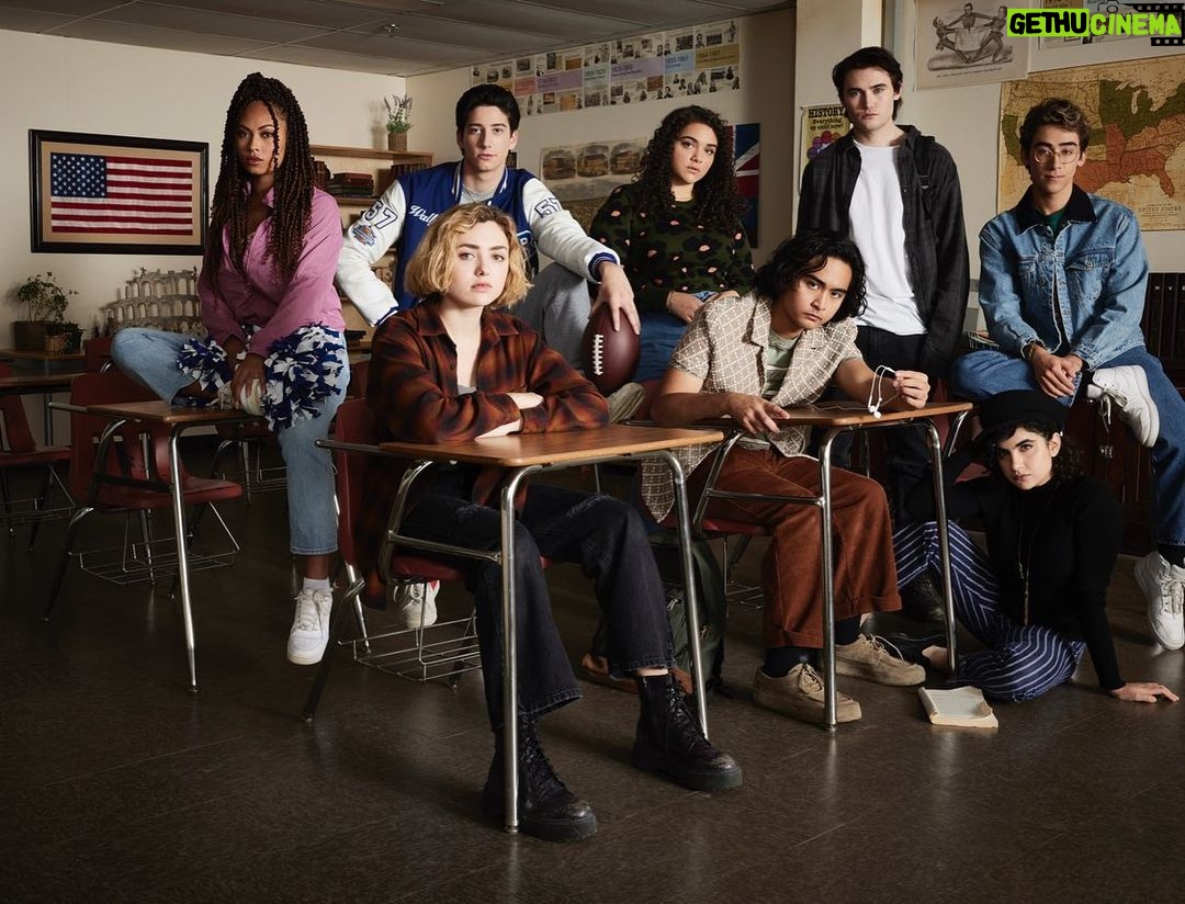 Milo Manheim Instagram - Cheers to school spirits🥂so many amazing memories shooting this show! @trinrage & @n.trinrud thank you for letting me be your Wally! And thank you @shoarmie for directing such a beautiful finale!