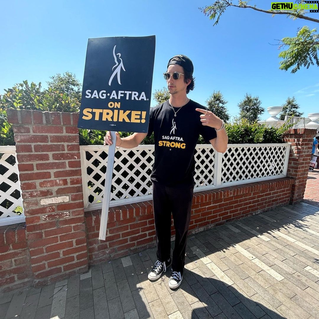 Milo Manheim Instagram - and perhaps what is this ??