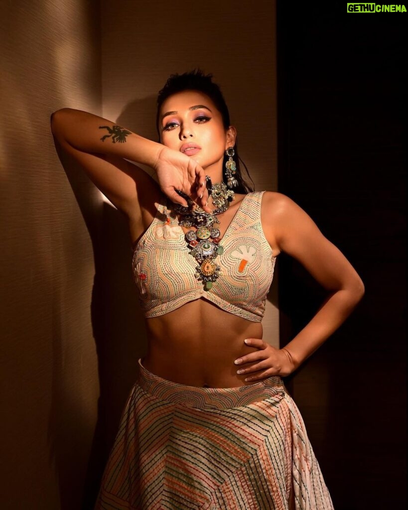 Mimi Chakraborty Instagram - Kolkata Fashion week💕 Glam & Glitz Wearing @rabhisek @bohurupi_santiniketan A collection focusing on Sustainable fashion, and goes deep into the roots of being a bengali. For @timesfashionweek @calcuttatimes what an excellent show. My love to each and every one for a stellar and super successful show. And last but not the least my 💕TEAM @sarmistha1992 @siladitya_dutta @bipradip_chakraborty @i_jyotirmoy @sahababusona And definitely each and everyone who cheered for me up there.You have my heart 💕