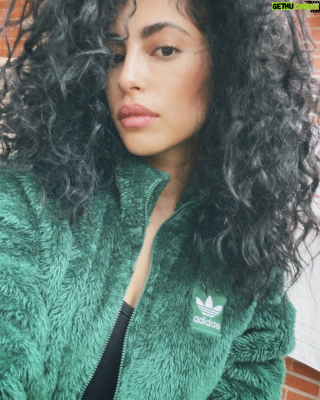 Mina El Hammani Instagram - De vuelta al 🖤