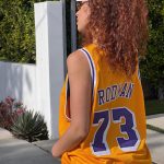 Mina El Hammani Instagram - Ayer fuimos a ver a los Lakers, teníamos que haber jugado pero estábamos demasiado cansadas después del entrenamiento del miércoles en Venice 😏🏀🏆 Desliza hasta el final para saber por qué jiji 😛 Gracias @itsgringa por esta súper experiencia, eres lo máximo 🦋 Crypto.com Arena