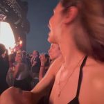 Mina El Hammani Instagram - COACHELLA 🥹💘🦋 Gozándolo muy fuerte con la R de RRRRREINA @rosalia.vt 🌹gracias por este regalo Y a mi @lauramontesinos43 por perrear conmigo hasta el suelo (y conducir 700 horas jajajajaja) tkm🥹🙏🏼💞 Coachella