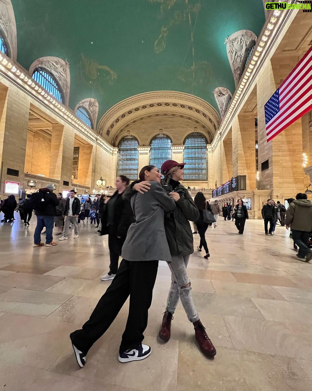 Mina El Hammani Instagram - We did it π₯Ή demasiado in love with this city π Always with my partner in crime @lauramontesinos43 π«Άπ½ Gracias a @maria_lopezgarcia @thejonrod & @ralgraphy por ser los mejores anfitriones ever Volveremos β¨ @flywithlevel π