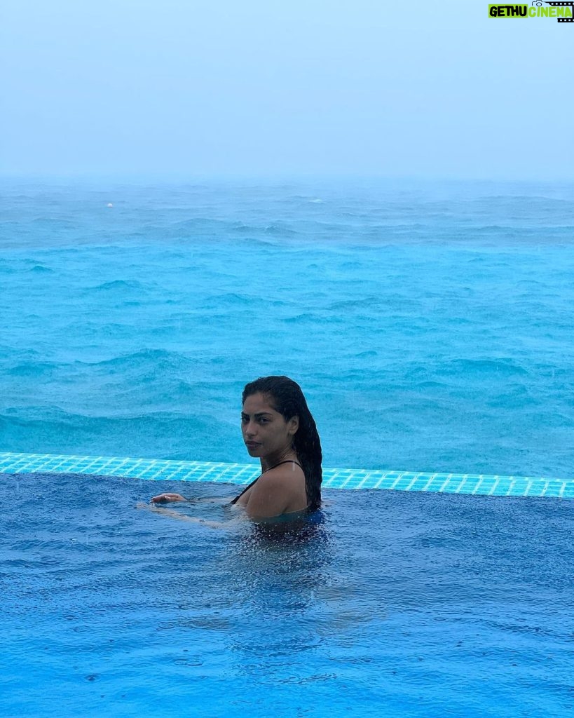 Mina El Hammani Instagram - Fue en ese momento Emerald Maldives Resort & Spa