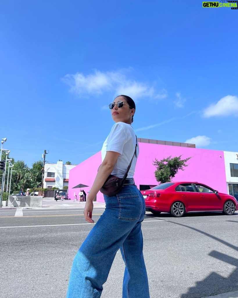 Mina El Hammani Instagram - Bien de colores Los Angeles, California