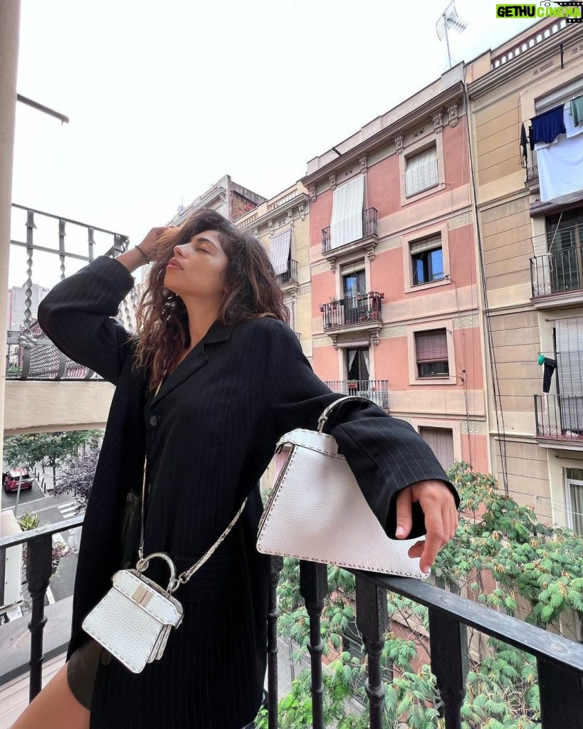 Mina El Hammani Instagram - My Fendi time in Barcelona 🤍 @fendi #fendipeekaboo #publi