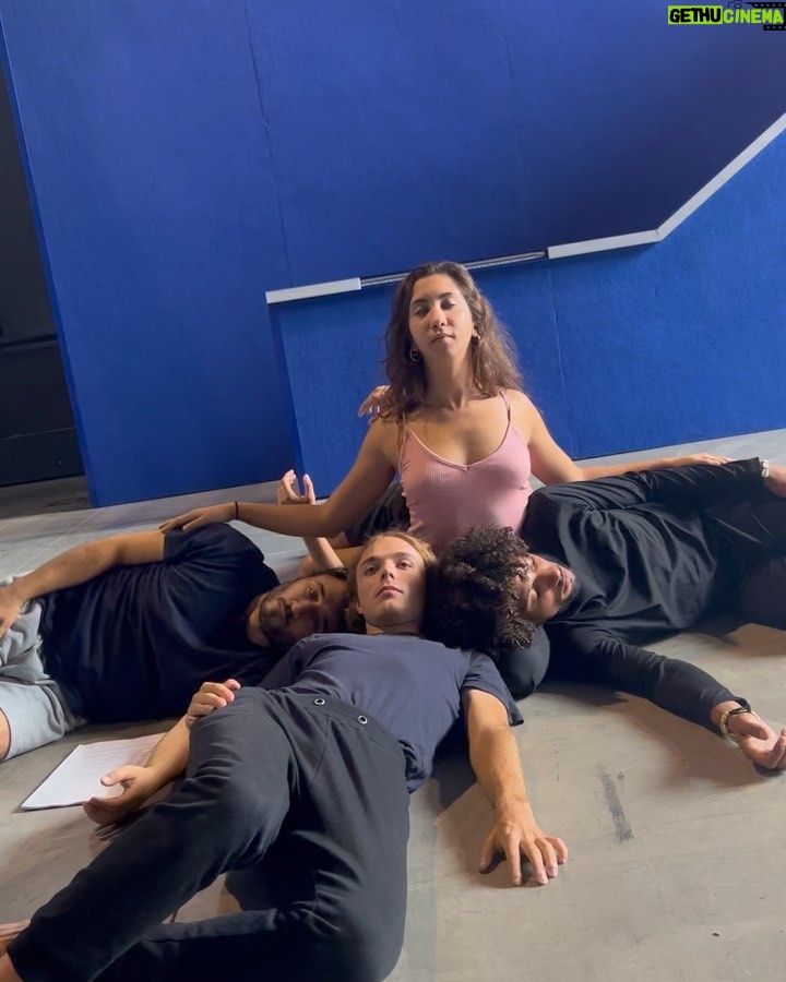Mina El Hammani Instagram - Nos vamos de gira con “Edipo a través de las llamas” de @pacobezerra dirigido por @luisluquecabrera 💙 Estaremos del 6 al 16 de Octubre en @teatreromea ✨ Os esperamos con mucha ilusión 💙 @pacobezerra @luisluquecabrera @alejosauras @edmayo @juliarvbio @alejandrolinarescuba @chainli_1020 @omarzaragoza__ @thediegich @pentacionespectaculos @muchoartemanagement ✨