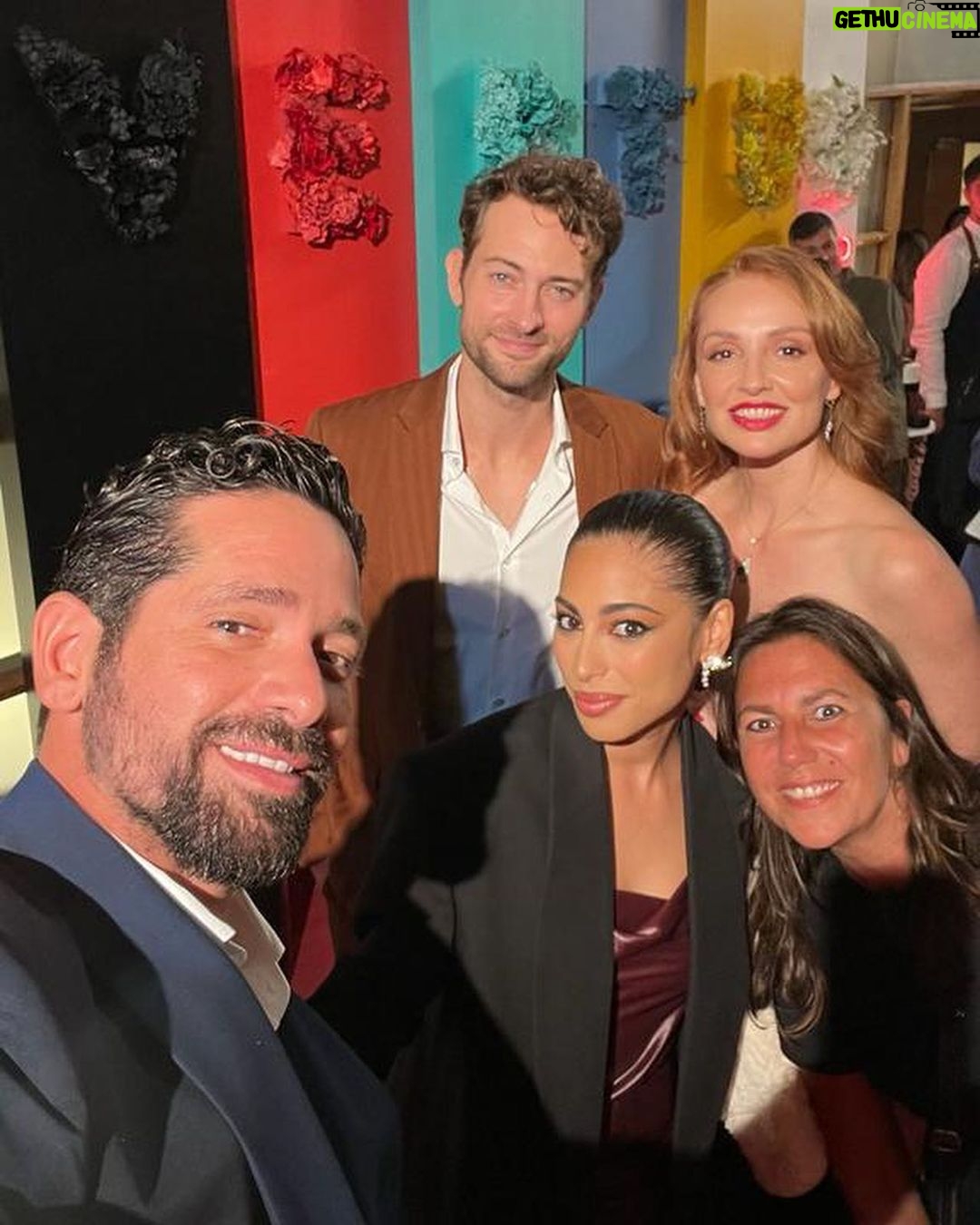 Mina El Hammani Instagram - El sábado disfrute como nunca la gala de clausura en @sansebastianfes y los días previos acompañada de grandes compañeros y compañeras de la profesión 🤍 Gracias a todo el equipo de @audispain por cuidarnos tanto y crear experiencias inolvidables❤️ Gracias @capelliercapellier @cristorguez @guerlain por acompañarme siempre y crear looks increíbles ✨ San Sebastián, Pais Vasco, Spain
