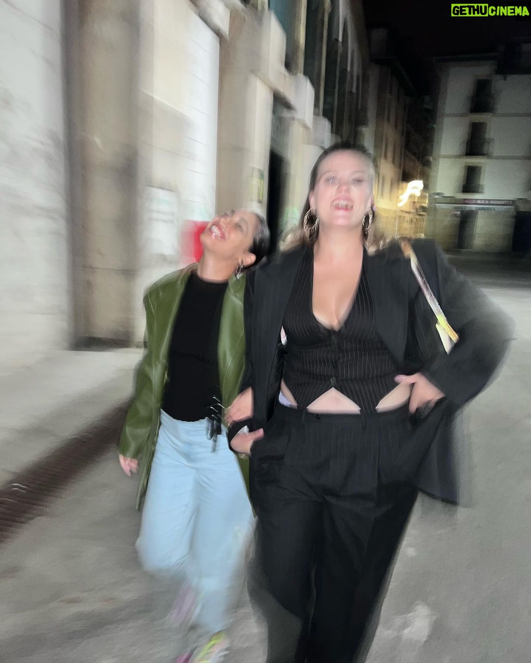 Mina El Hammani Instagram - 24 horas en San Sebastián celebrando a mi @rosamarti__ 🌹
