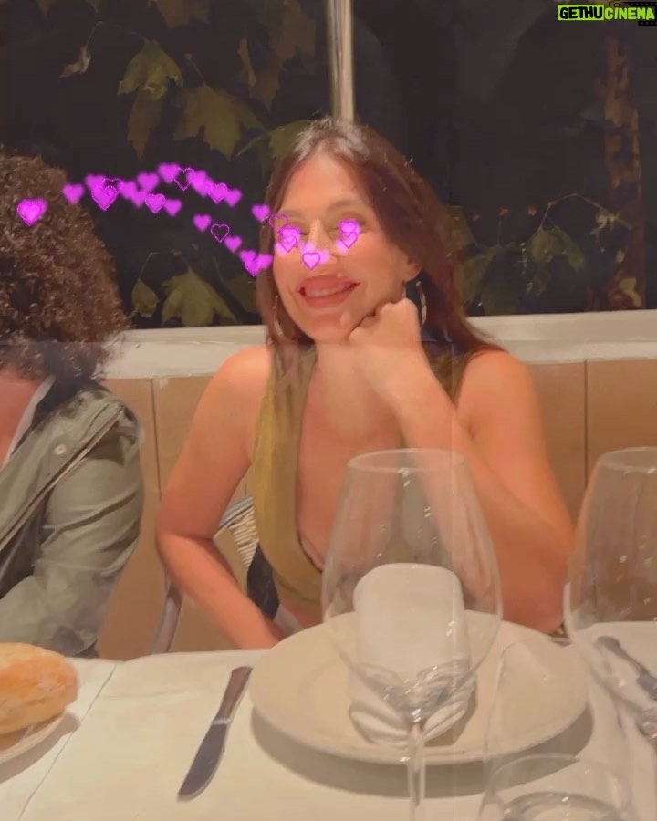 Mina El Hammani Instagram - 24 horas en San Sebastián celebrando a mi @rosamarti__ 🌹