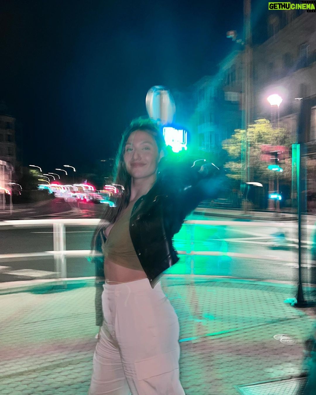 Mina El Hammani Instagram - 24 horas en San Sebastián celebrando a mi @rosamarti__ 🌹