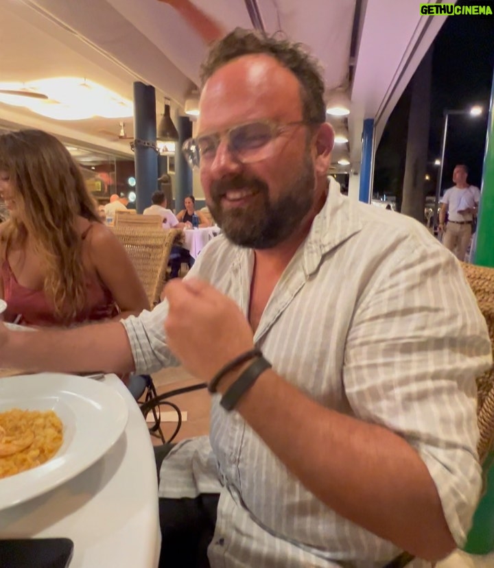 Mina El Hammani Instagram - Cada segundo a vuestro lado me habéis hecho la mujer más feliz del planeta🥹 @javierariano7 @lauramontesinos43 @marianasalazar.r OS AMOOOOOOOOOOOOOOOOOOOOO!!!!!!!♥️♥️♥️♥️♥️♥️♥️ @mrkilombo que descubrimiento de ser humano querido 💙 Gracias infinitas @ivankhanet @lagoresortme @aquarium_rte por cuidarnos tanto y mimar cada detalle! 🙏🫶 Lago Resort Menorca, Suites Del Lago